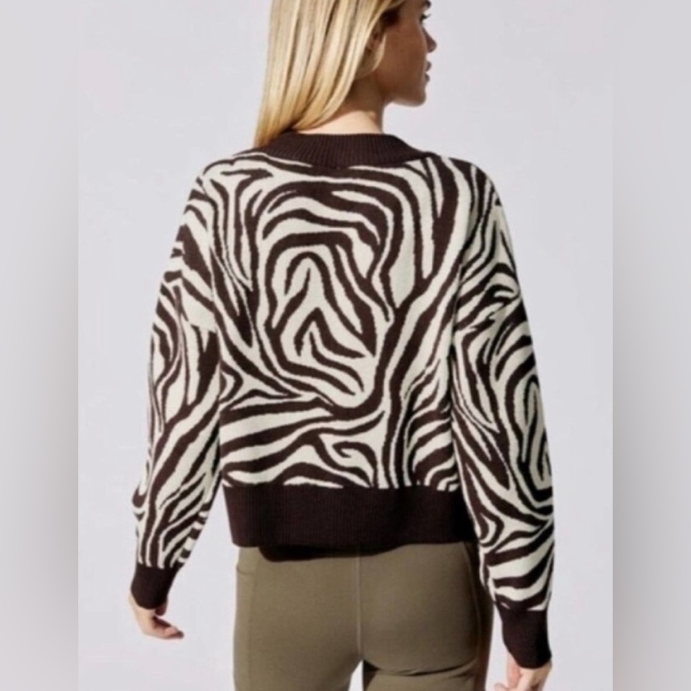 Carbon38 NWT $128 Zebra Print Crewneck Knit Sweater Brown & Cream S P2P 21-23” - Picture 3 of 12